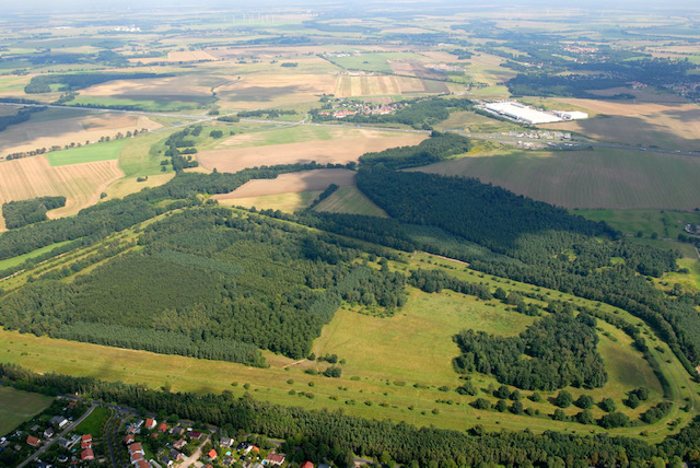 Eine Luftaufnahme zeigt das Oval der Neuenhagener Trainierbahn von oben